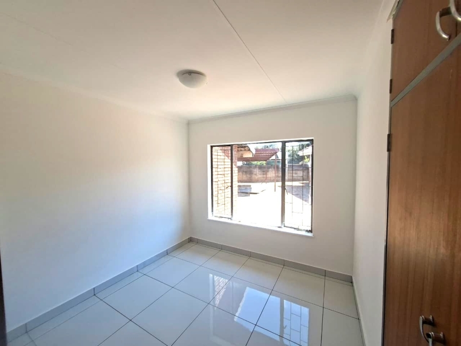 To Let 5 Bedroom Property for Rent in Wierda Park Gauteng