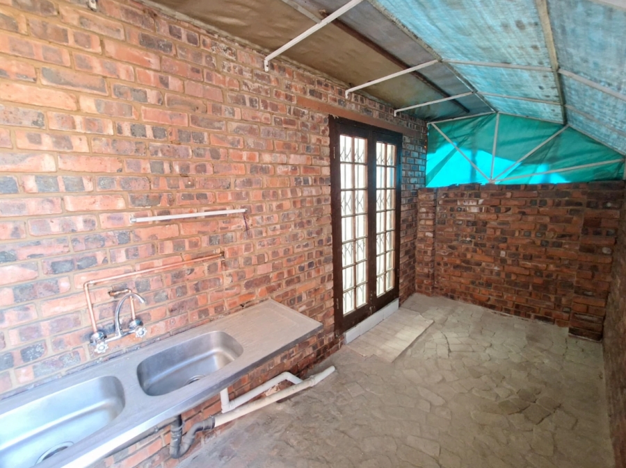 To Let 5 Bedroom Property for Rent in Wierda Park Gauteng