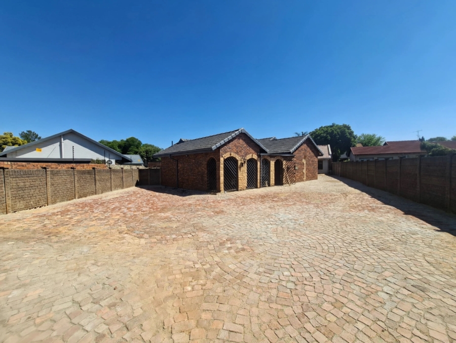 To Let 5 Bedroom Property for Rent in Wierda Park Gauteng