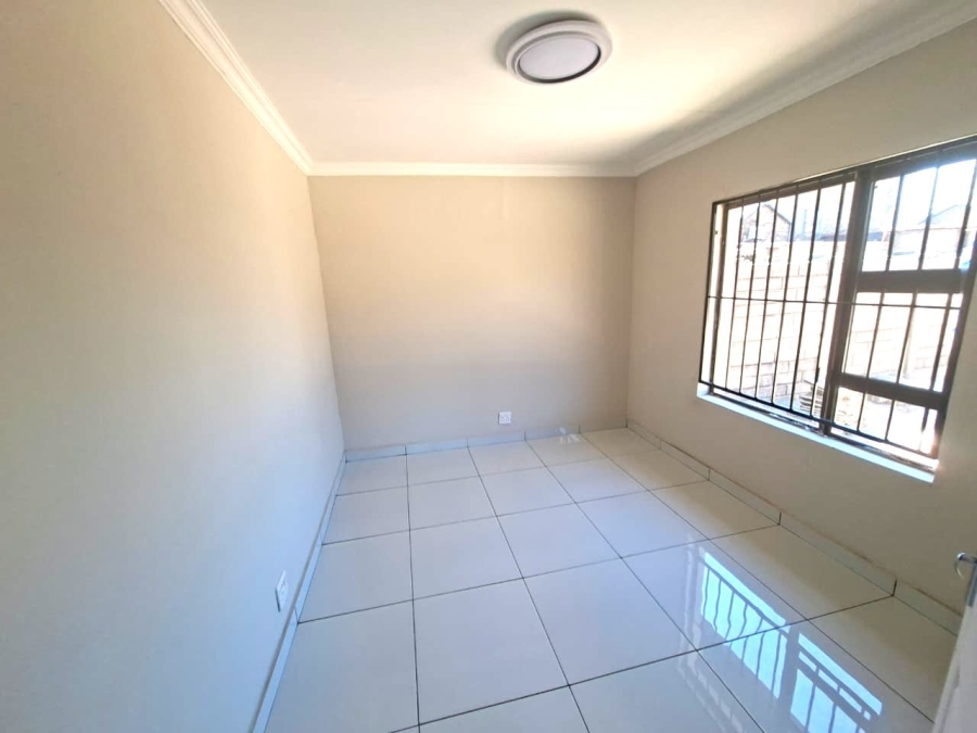 To Let 5 Bedroom Property for Rent in Wierda Park Gauteng