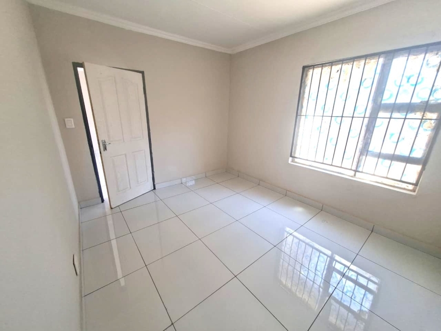 To Let 5 Bedroom Property for Rent in Wierda Park Gauteng