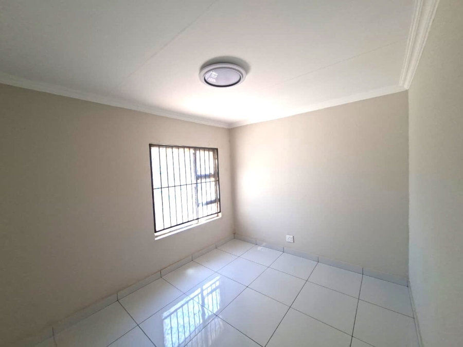 To Let 5 Bedroom Property for Rent in Wierda Park Gauteng