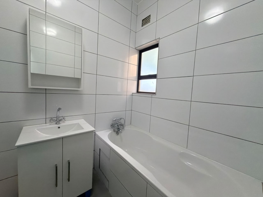 To Let 2 Bedroom Property for Rent in Lonehill Gauteng