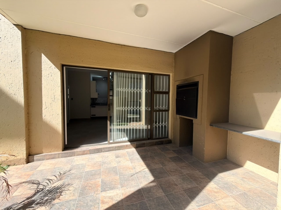 To Let 2 Bedroom Property for Rent in Lonehill Gauteng