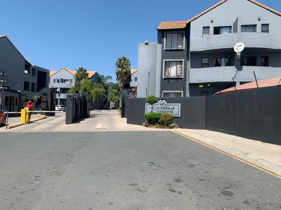 1 Bedroom Property for Sale in Erand Gardens Gauteng