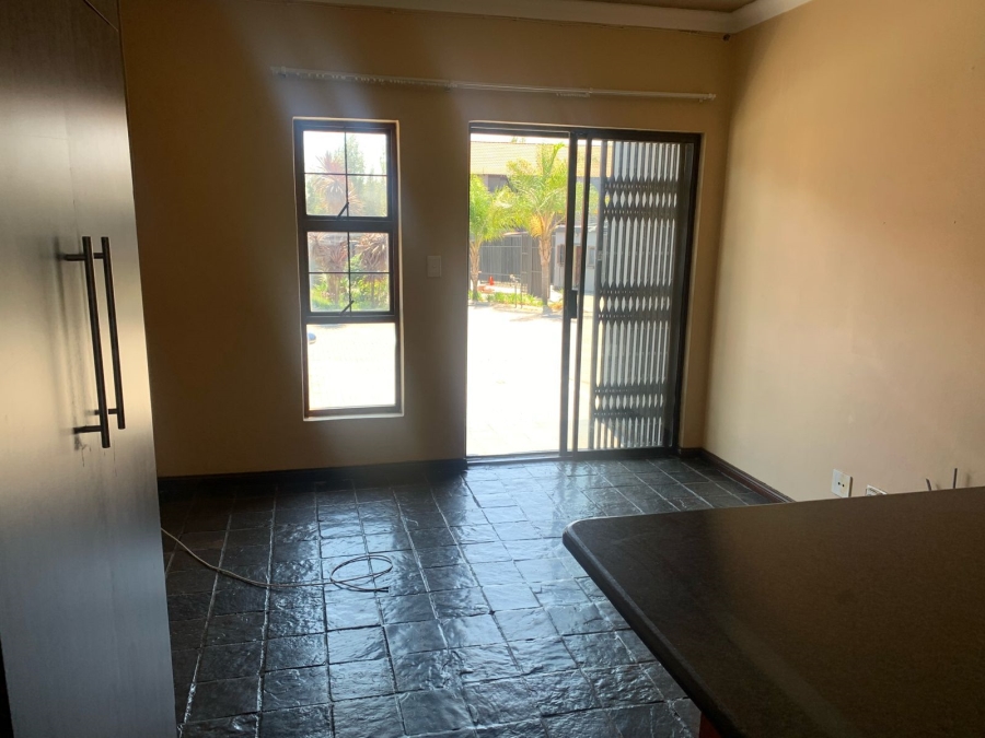 1 Bedroom Property for Sale in Erand Gardens Gauteng