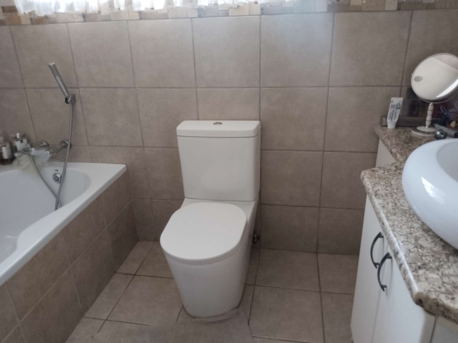 4 Bedroom Property for Sale in Kwaggasrand Gauteng