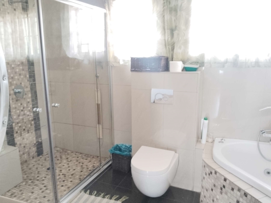 4 Bedroom Property for Sale in Kwaggasrand Gauteng