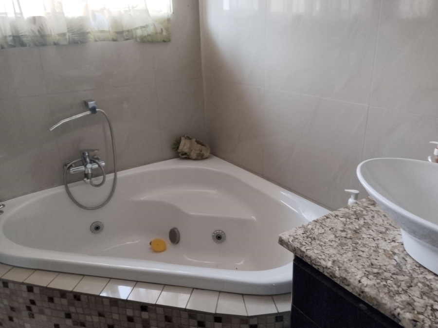 4 Bedroom Property for Sale in Kwaggasrand Gauteng