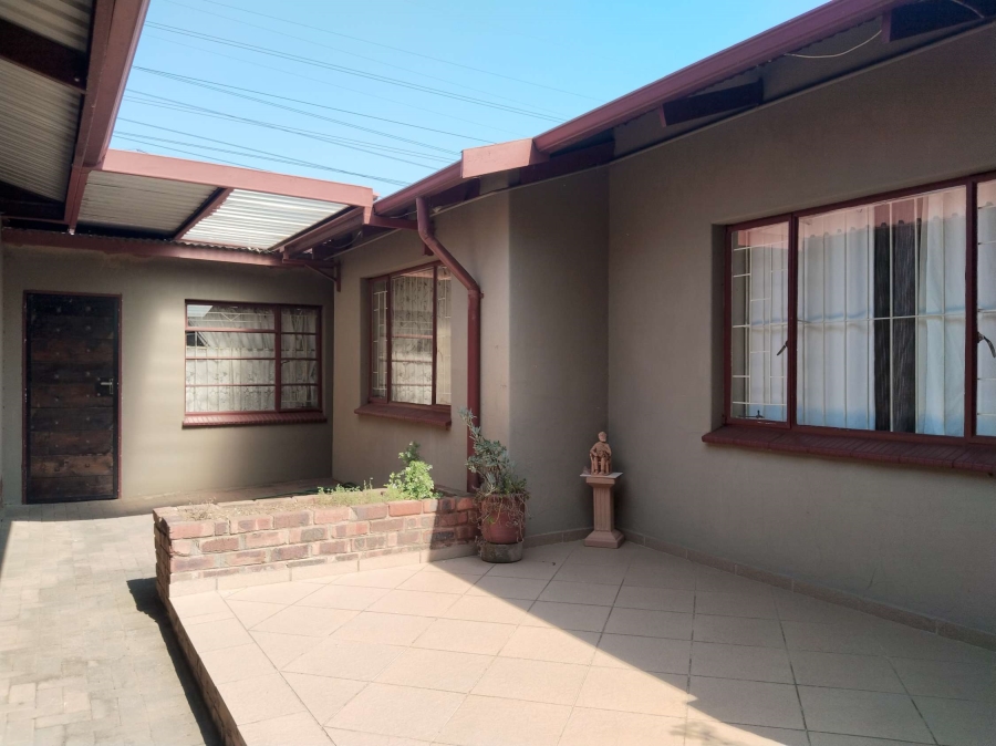 4 Bedroom Property for Sale in Kwaggasrand Gauteng