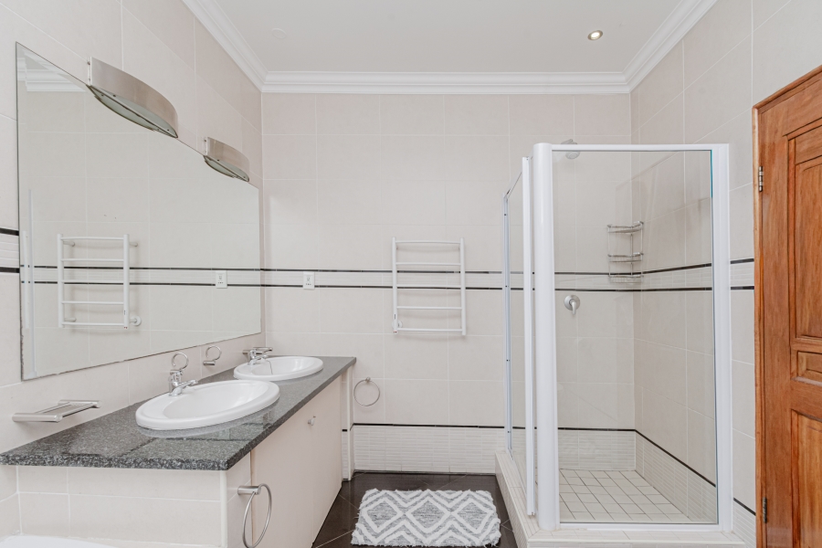 To Let 4 Bedroom Property for Rent in Bryanston Gauteng