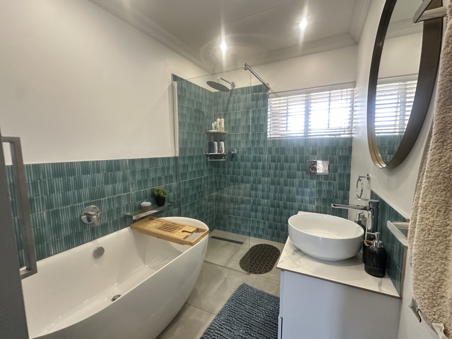 2 Bedroom Property for Sale in Noordwyk Gauteng
