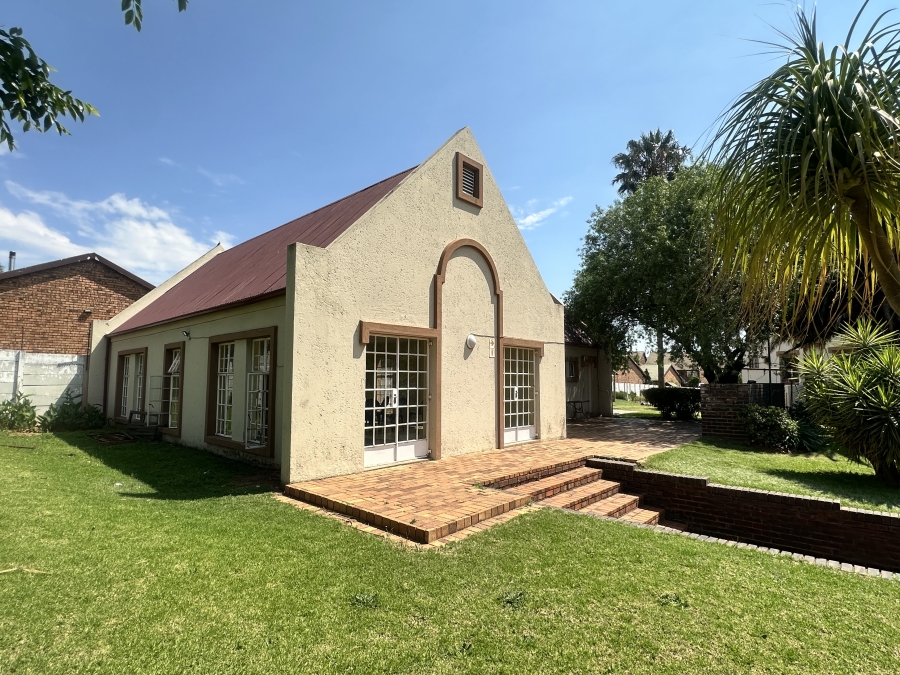 2 Bedroom Property for Sale in Noordwyk Gauteng