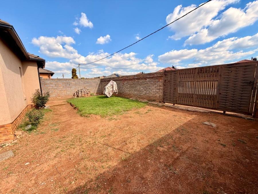 2 Bedroom Property for Sale in Lehae Gauteng
