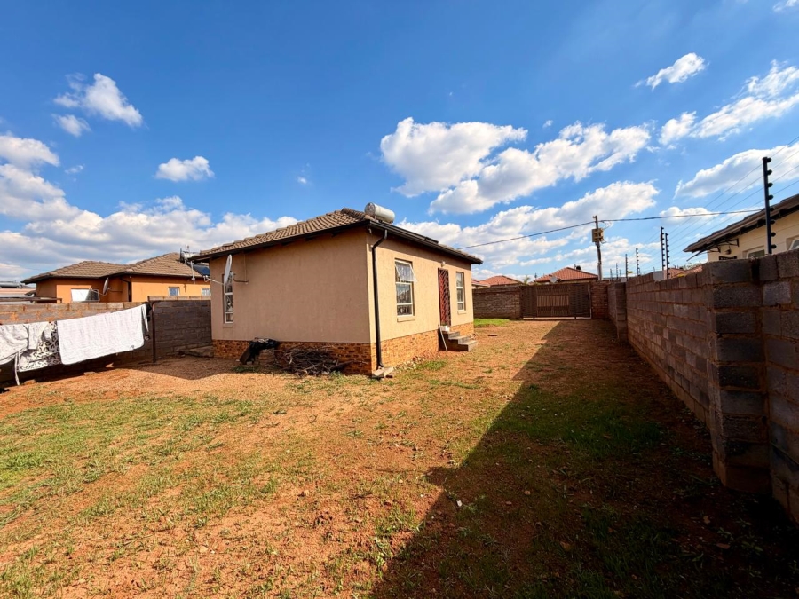 2 Bedroom Property for Sale in Lehae Gauteng