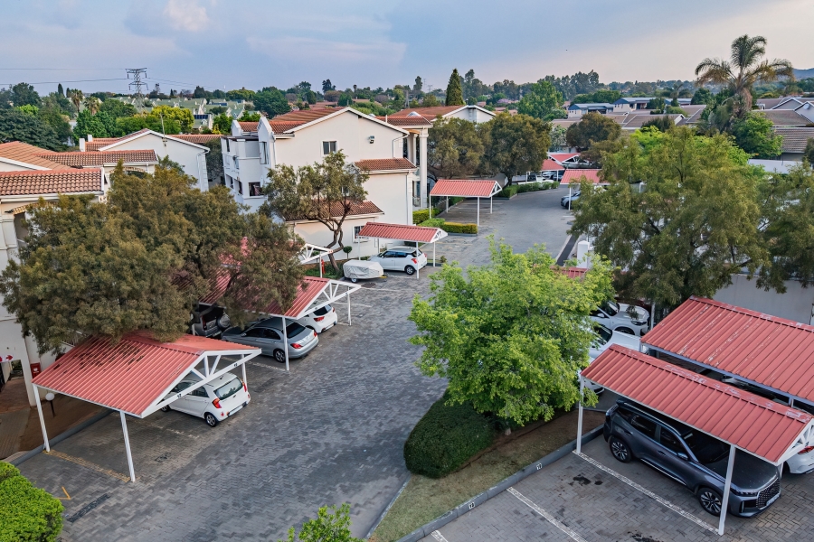 To Let 3 Bedroom Property for Rent in Sonneglans Gauteng