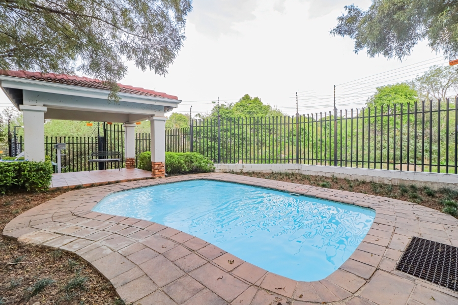To Let 3 Bedroom Property for Rent in Sonneglans Gauteng