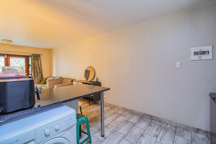 To Let 3 Bedroom Property for Rent in Sonneglans Gauteng