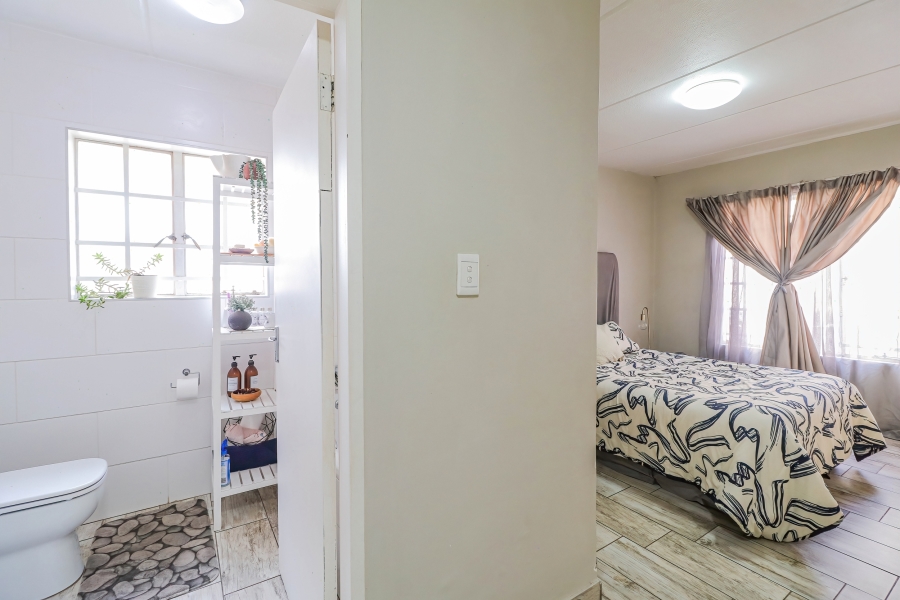 To Let 3 Bedroom Property for Rent in Sonneglans Gauteng