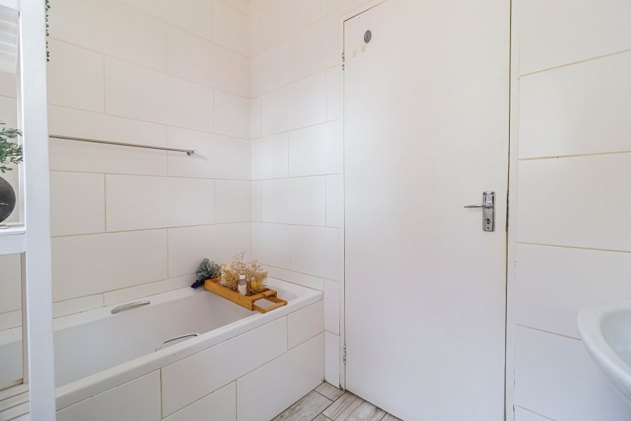 To Let 3 Bedroom Property for Rent in Sonneglans Gauteng