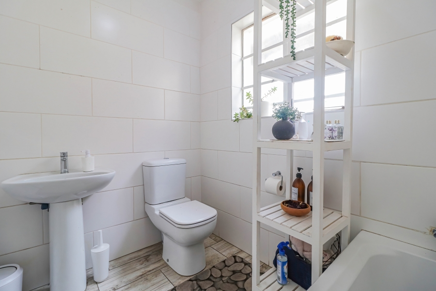 To Let 3 Bedroom Property for Rent in Sonneglans Gauteng