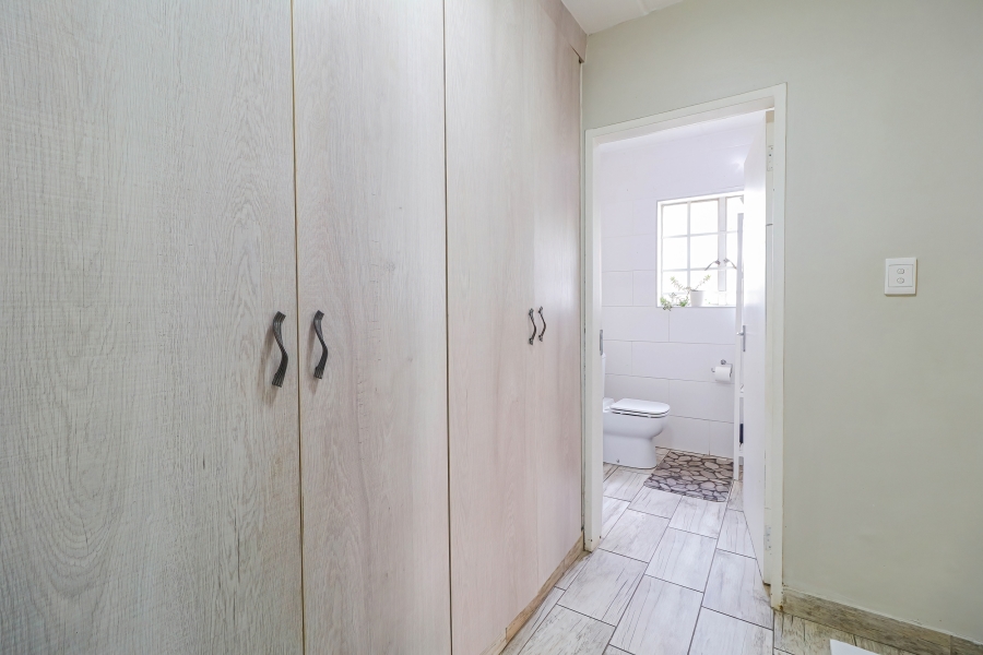 To Let 3 Bedroom Property for Rent in Sonneglans Gauteng
