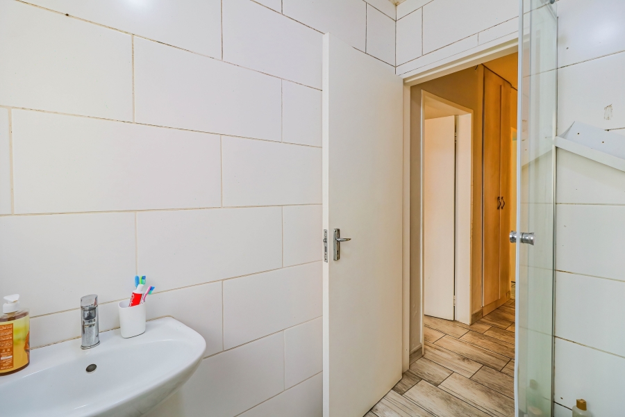 To Let 3 Bedroom Property for Rent in Sonneglans Gauteng
