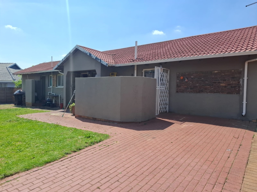 4 Bedroom Property for Sale in Dalpark Gauteng