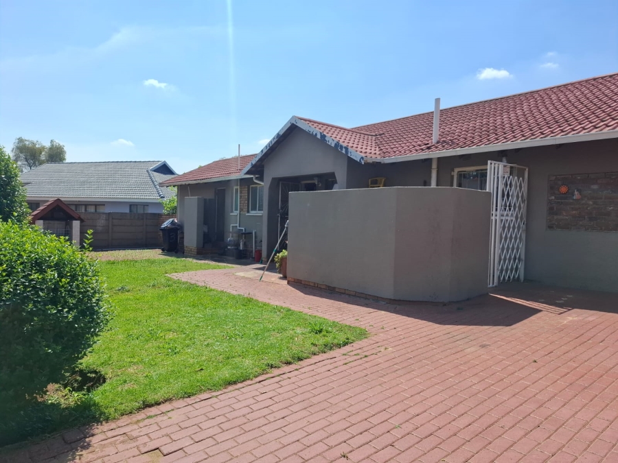 4 Bedroom Property for Sale in Dalpark Gauteng
