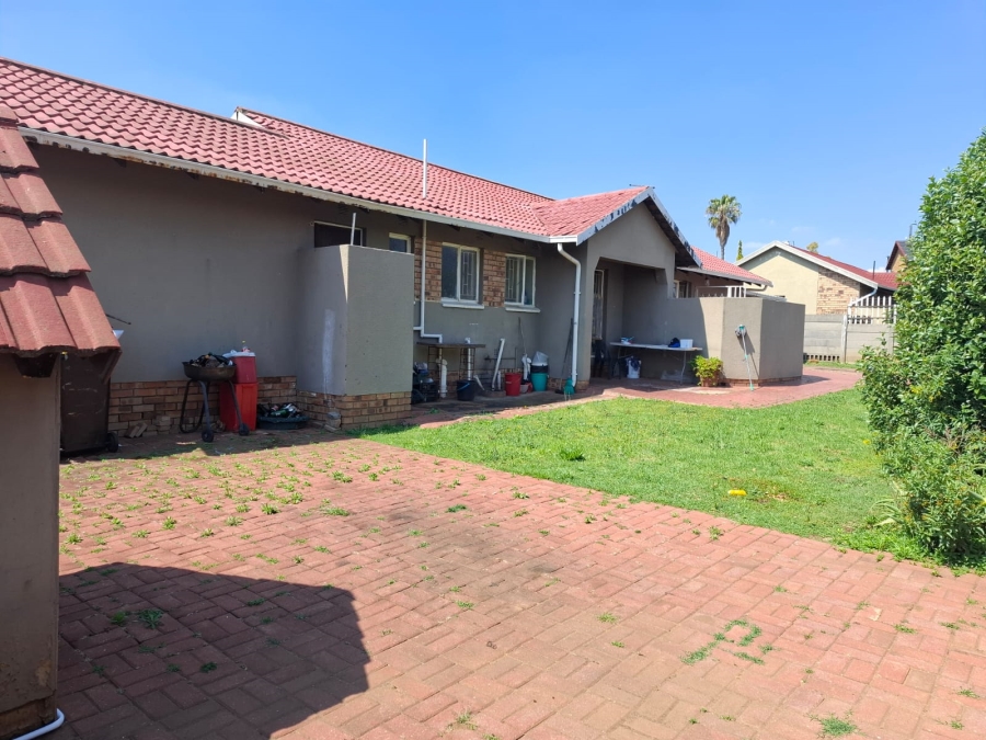 4 Bedroom Property for Sale in Dalpark Gauteng