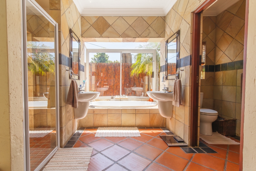 4 Bedroom Property for Sale in Fairland Gauteng