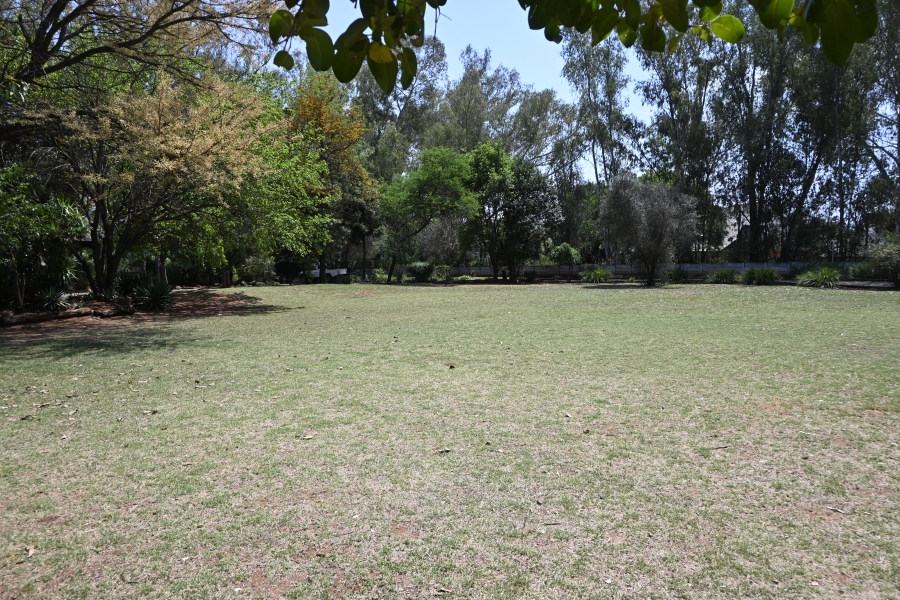 9 Bedroom Property for Sale in Kameeldrift East Gauteng