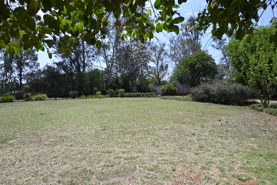 9 Bedroom Property for Sale in Kameeldrift East Gauteng