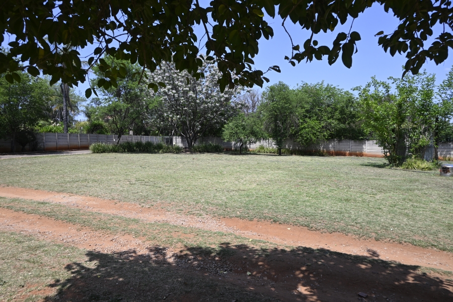 9 Bedroom Property for Sale in Kameeldrift East Gauteng