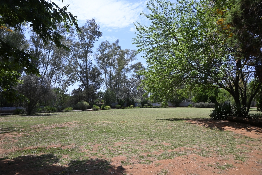 9 Bedroom Property for Sale in Kameeldrift East Gauteng