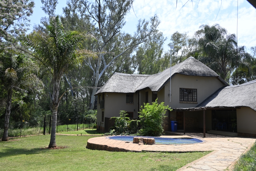 9 Bedroom Property for Sale in Kameeldrift East Gauteng