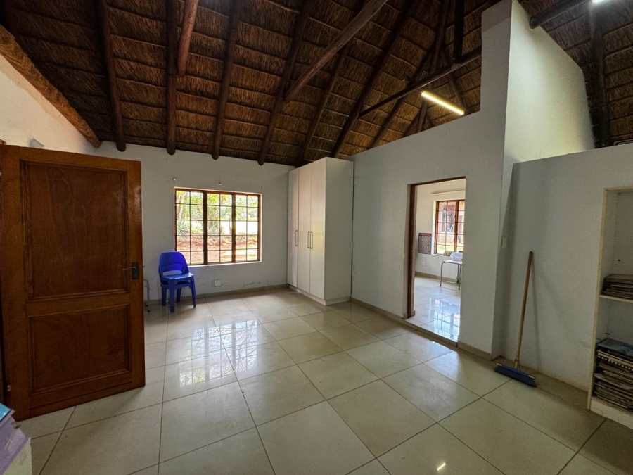 9 Bedroom Property for Sale in Kameeldrift East Gauteng