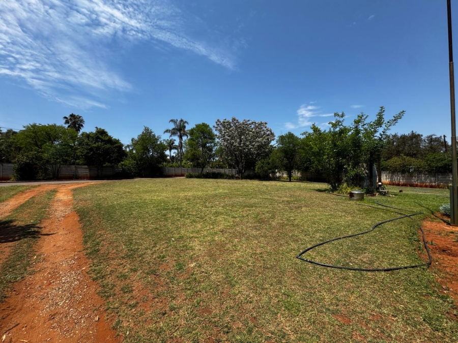 9 Bedroom Property for Sale in Kameeldrift East Gauteng