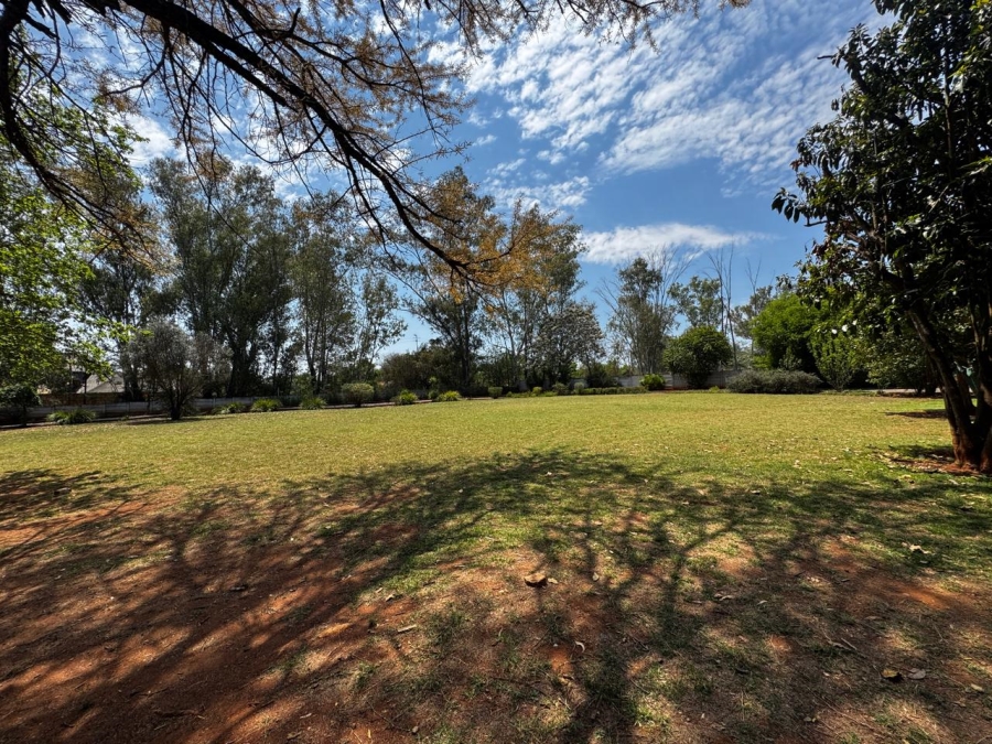 9 Bedroom Property for Sale in Kameeldrift East Gauteng