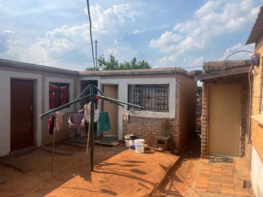2 Bedroom Property for Sale in Lehae Gauteng