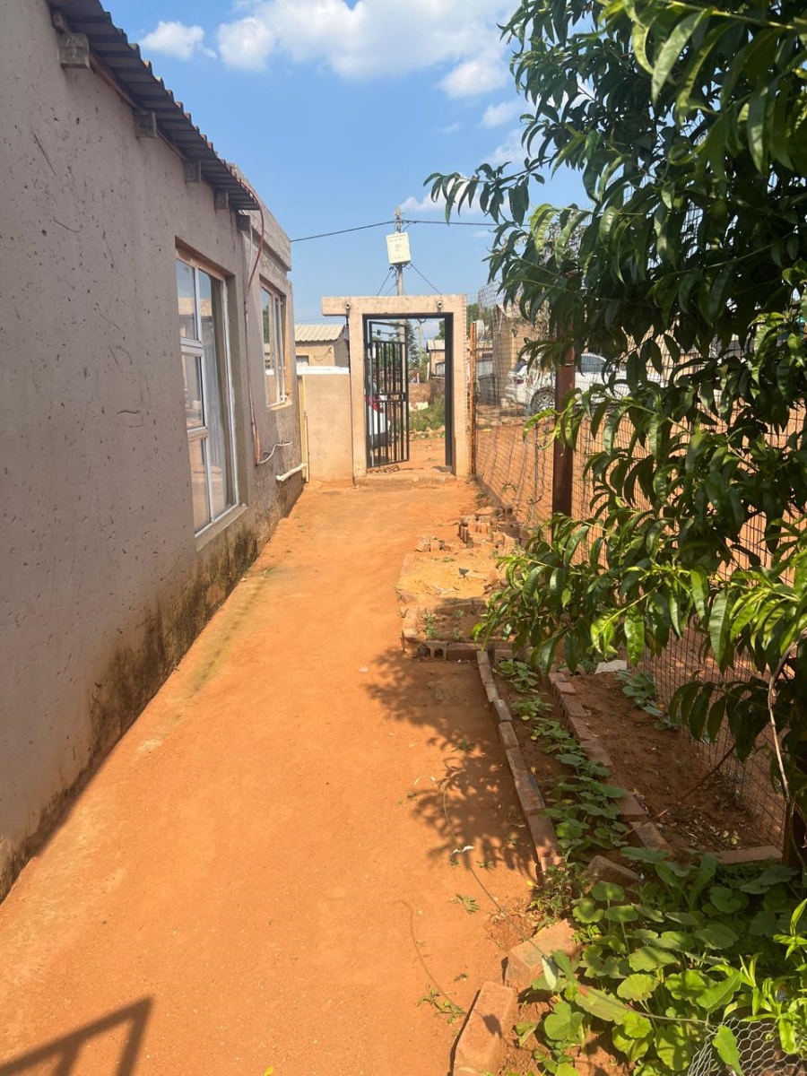 2 Bedroom Property for Sale in Lehae Gauteng