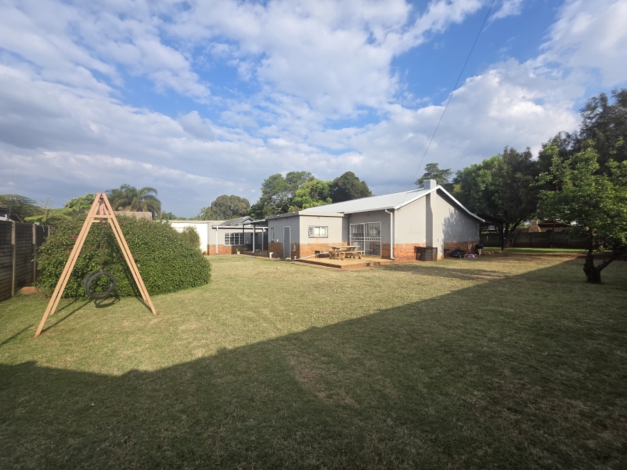 To Let 4 Bedroom Property for Rent in Waverley Gauteng