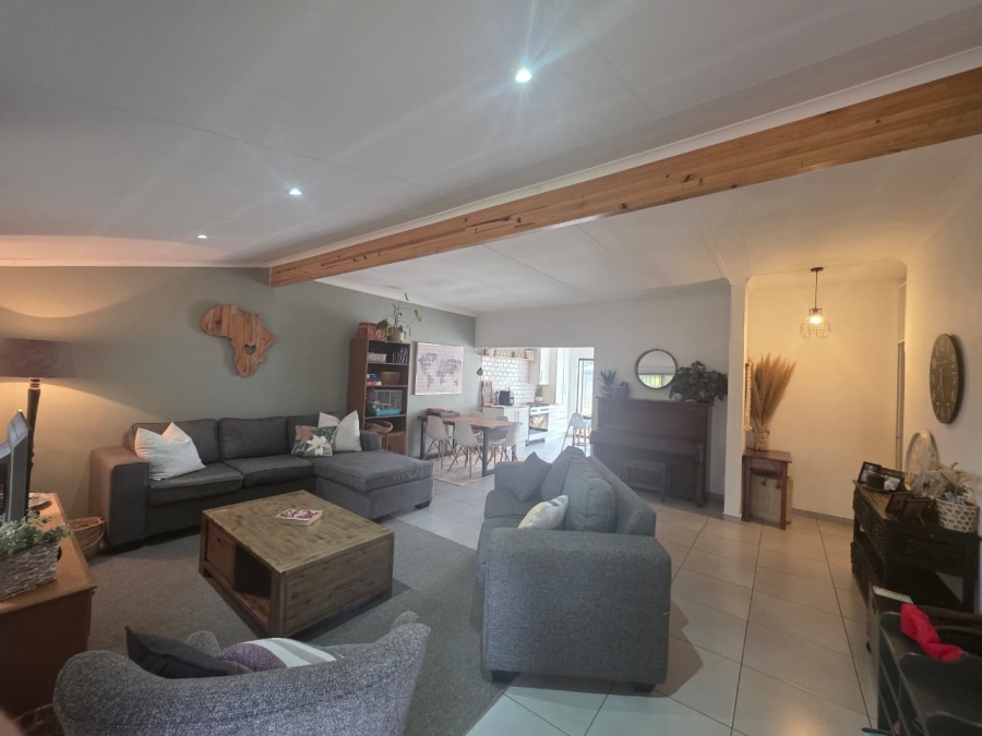 To Let 4 Bedroom Property for Rent in Waverley Gauteng