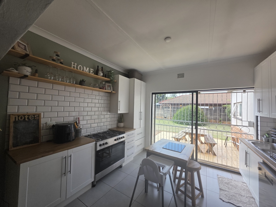 To Let 4 Bedroom Property for Rent in Waverley Gauteng