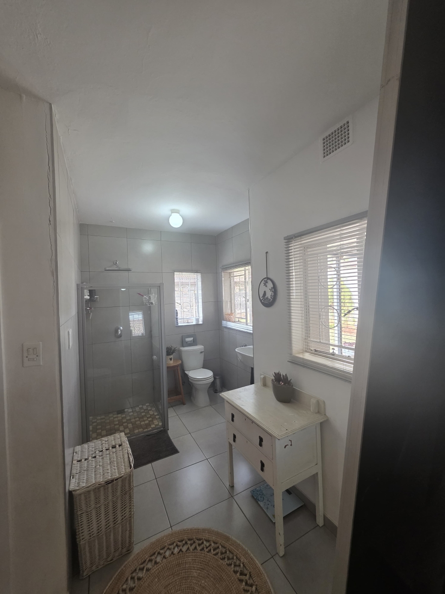 To Let 4 Bedroom Property for Rent in Waverley Gauteng