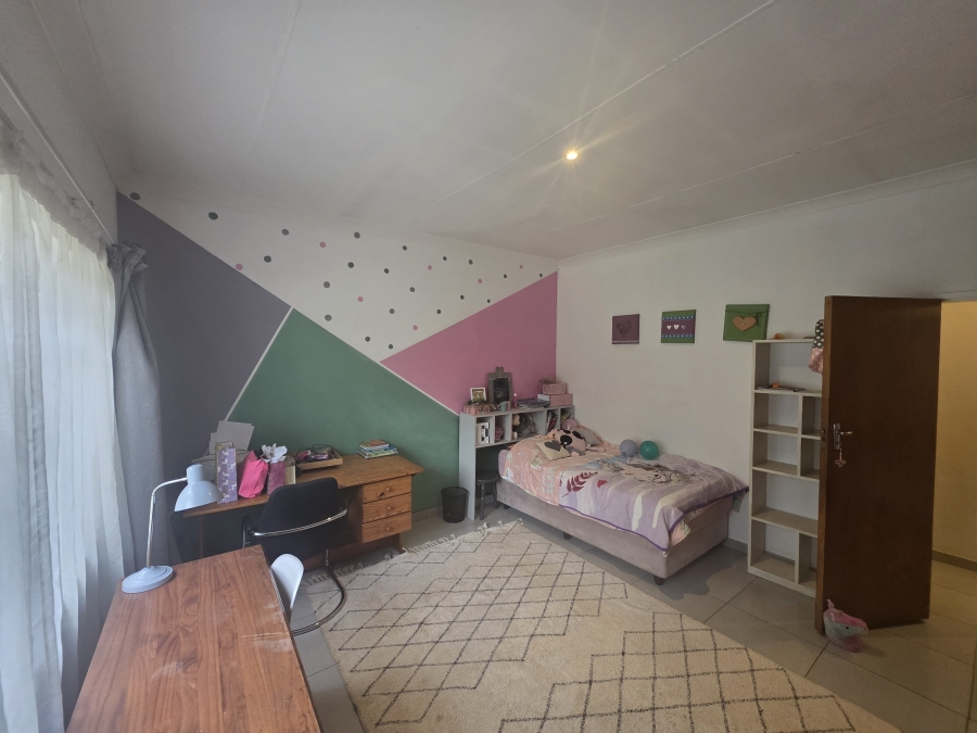 To Let 4 Bedroom Property for Rent in Waverley Gauteng