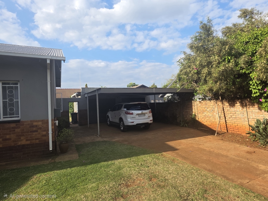 To Let 4 Bedroom Property for Rent in Waverley Gauteng