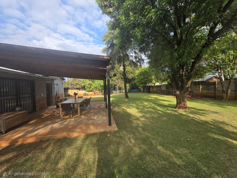To Let 4 Bedroom Property for Rent in Waverley Gauteng