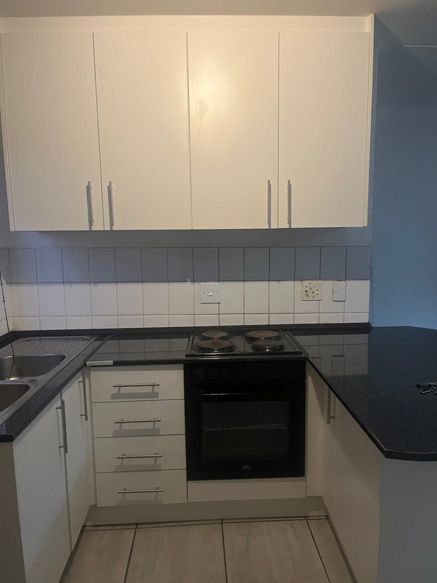 2 Bedroom Property for Sale in Little Falls Gauteng