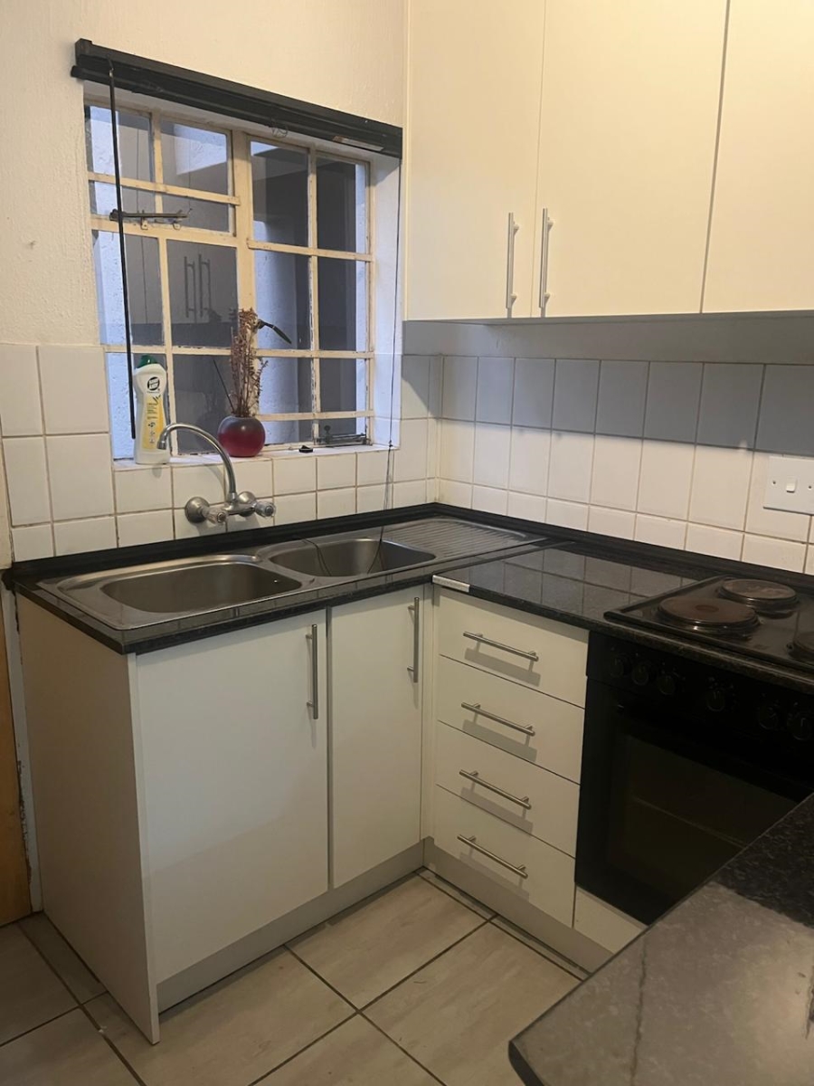 2 Bedroom Property for Sale in Little Falls Gauteng